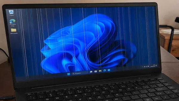 Tela do notebook com linhas ou piscando: como identificar a causa