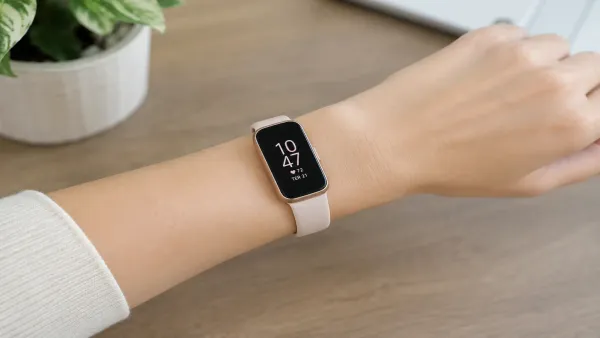 Smartwatch feminino: como escolher e os melhores para pulso fino